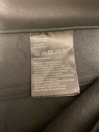 Minifalda negra efecto piel