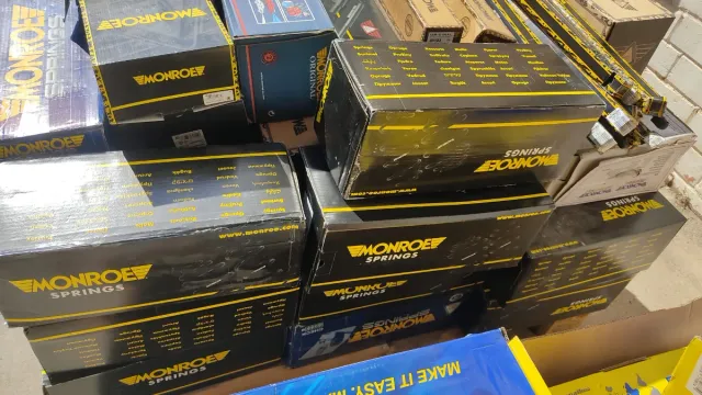 Lote recambios MOOG MONROE FERODO 5 palets 2000€