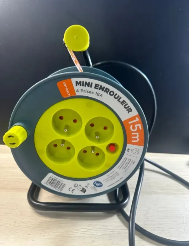 Carrete de extensión con 4 enchufes