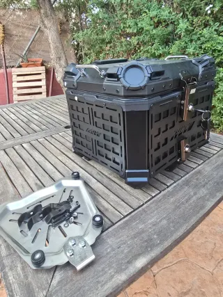 Baúl Moto 45L Negro con Soporte