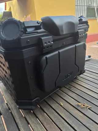 Baúl Moto 45L Negro con Soporte
