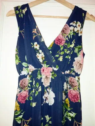 Vestido floral azul escote V