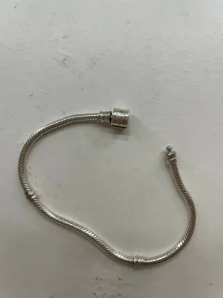 Pulsera Pandora con candado y llave