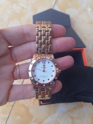 Reloj Marea Dorado con Detalles Brillantes