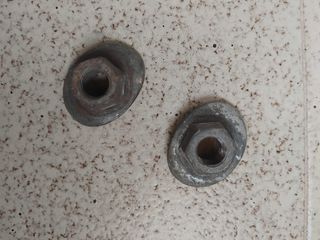 2 Tuercas Rueda Renault 8 y 10