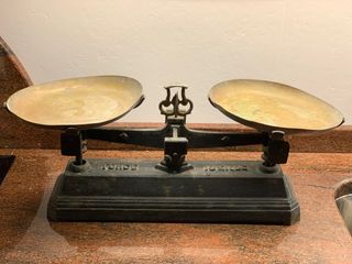 Balanza antigua de 10 kg.