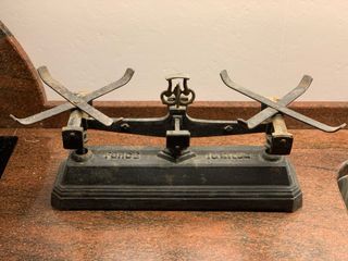 Balanza antigua de 10 kg.