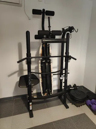 Banco de musculación y pesas
