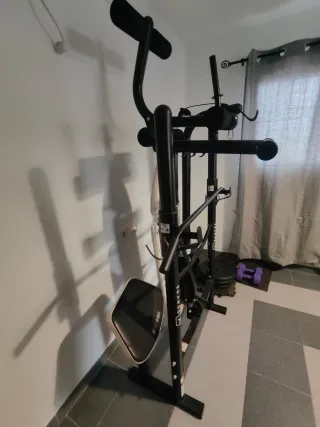 Banco de musculación y pesas