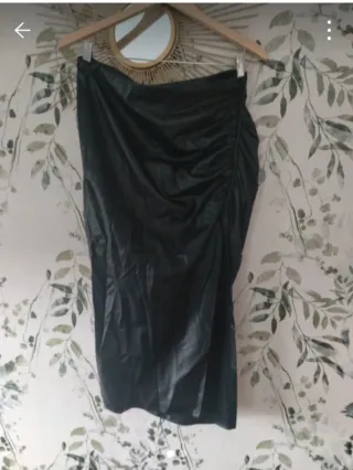 Falda Zara efecto piel