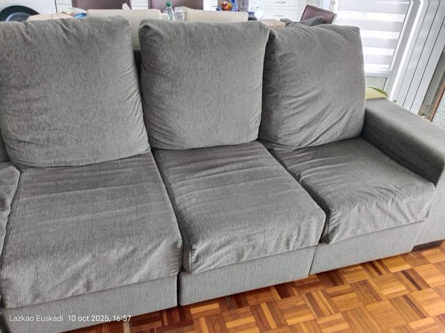 Sofá modular gris de tela