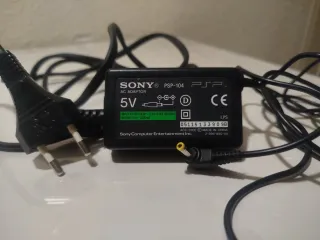PSP 2004 Negra + Cargador Original