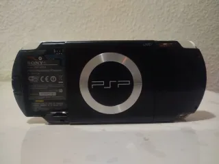 PSP 2004 Negra + Cargador Original