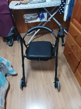 Andador para ancianos con asiento