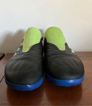 Botas de fútbol Adidas negras y verdes