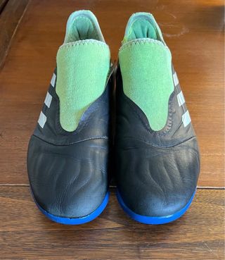 Botas de fútbol Adidas negras y verdes