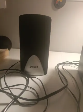 Altavoces negros y plateados