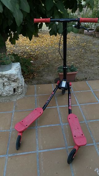 Patinete 3 ruedas rojo, marca Fliker A3 Air.