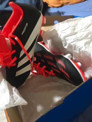 Zapatillas Adidas Predator Negras y Rojas