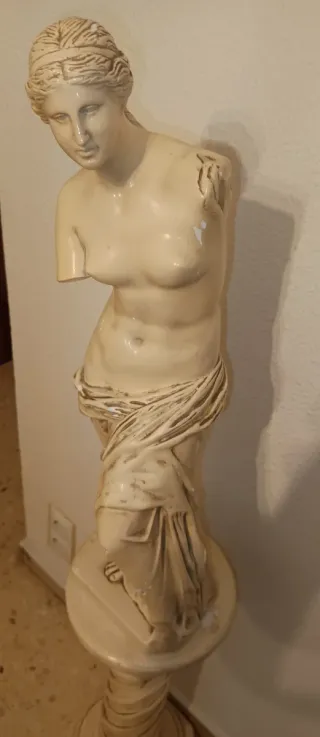 Estatua de escayola antigua
