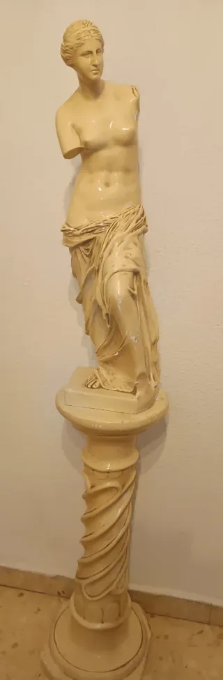 Estatua de escayola antigua