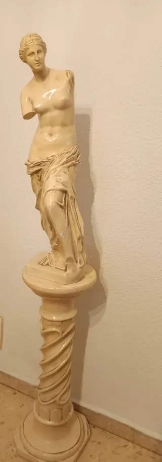 Estatua de escayola antigua