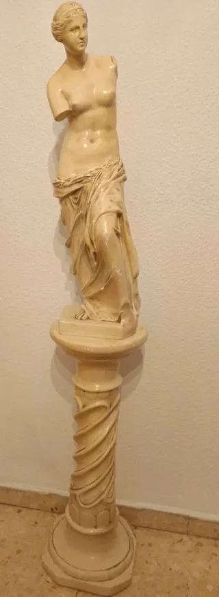 Estatua de escayola antigua