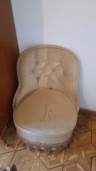 Sillón tapizado beige