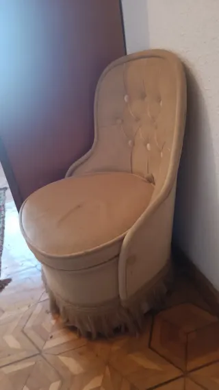 Sillón tapizado beige