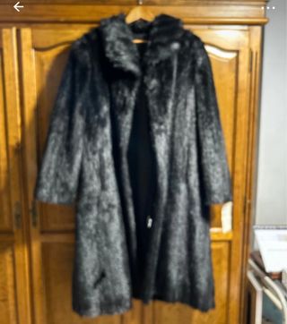 Chaquetón de pelo negro