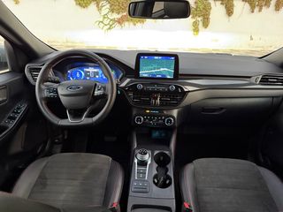 Ford Kuga 2023 St line X hybrid 4x4