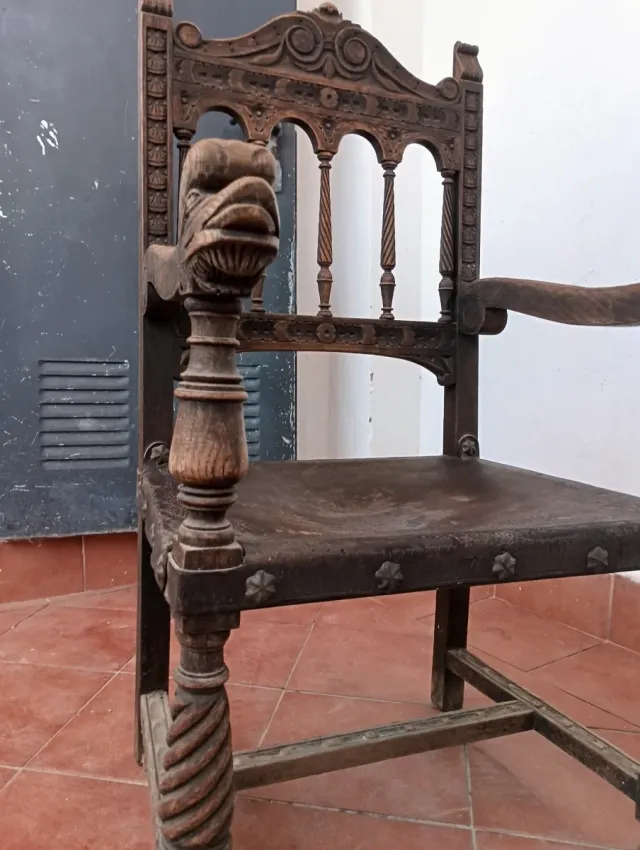 Silla Renacentista de Madera Tallada