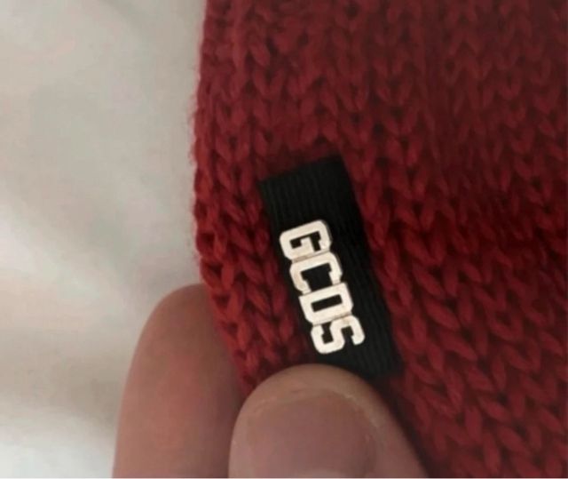 Maglione GCDS rosso con logo bianco e nero