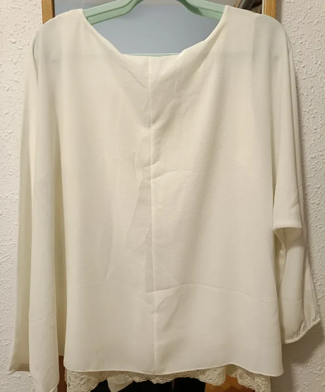 Blusa de vestir con encaje
