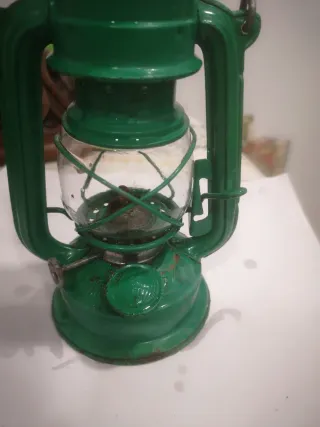 Lámpara de aceite antigua verde