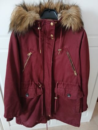 Abrigo granate con capucha y forro desmontable