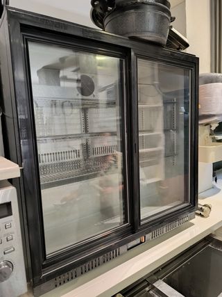 Vitrina Refrigerada Negra Puertas Correderas