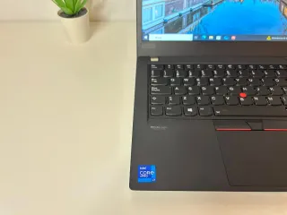 Portátil Lenovo P14s Slim. I7, almacenamiento 1TB.