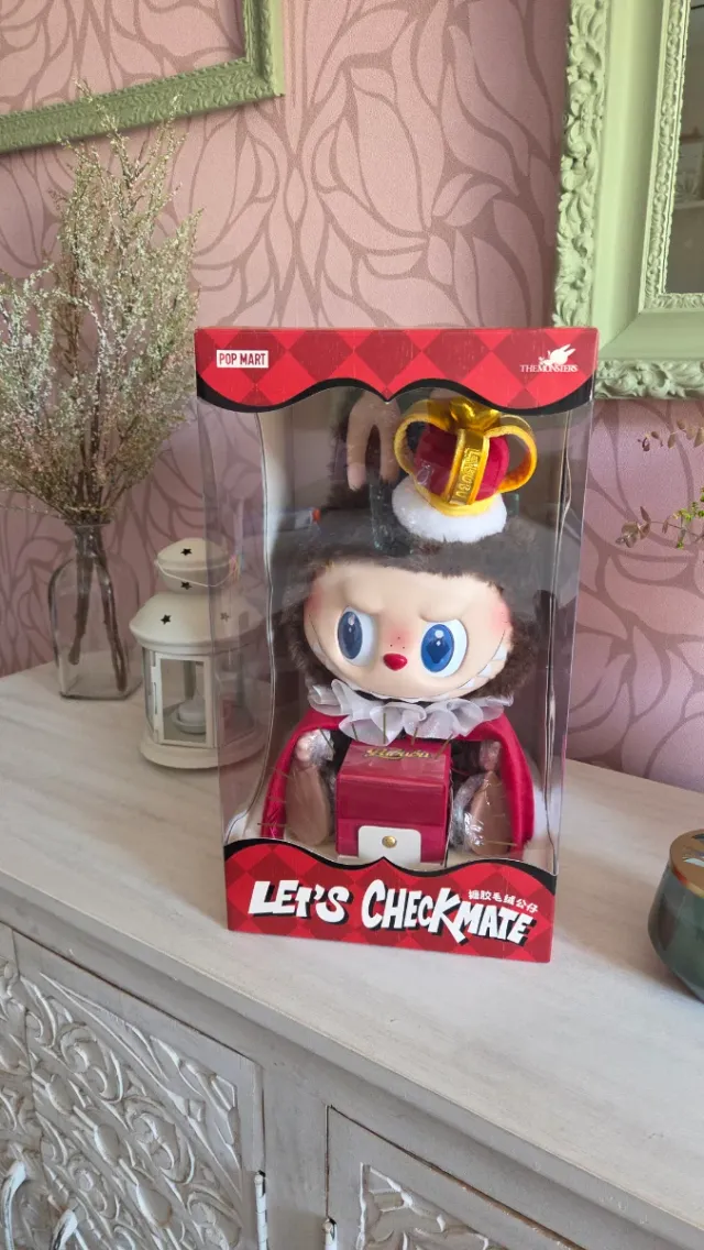 Labubu Rey Checkmate de PopMart