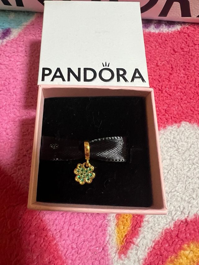 Charm Trébol de 4 hojas Verde Dorado