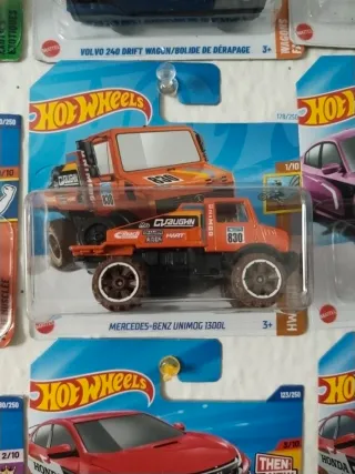 Hot Wheels Mercedes-Benz Unimog 1300L