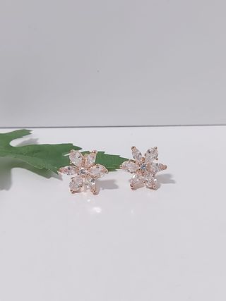 Pendientes Pandora Flor en tono oro rosa
