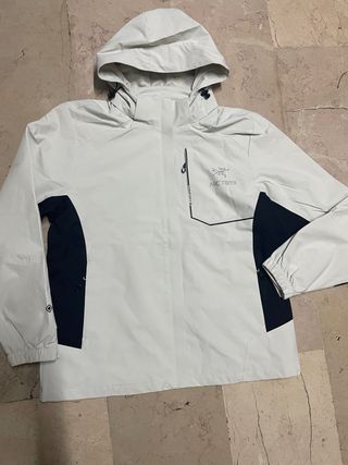 Giacca Arc'teryx Beige e Nera