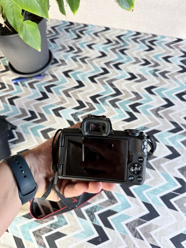 Canon EOS M50 Mark II + Lente 15-45mm