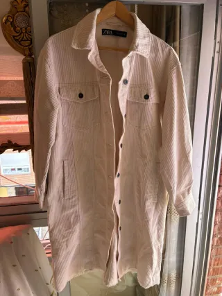 Chaqueta larga Zara beige pana