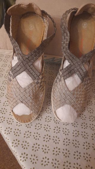 Sandalias doradas y plateadas talla 40