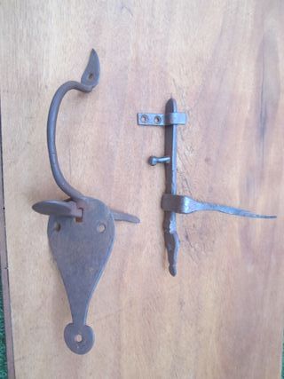 Tirador antiguo forja, medialuna.