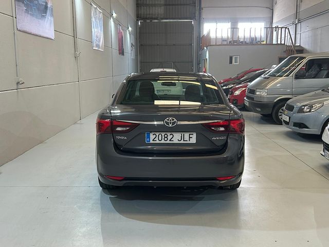 Toyota Avensis 2016