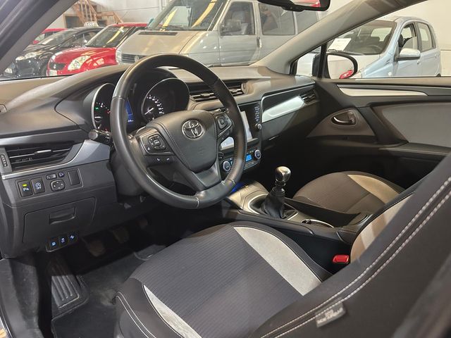 Toyota Avensis 2016