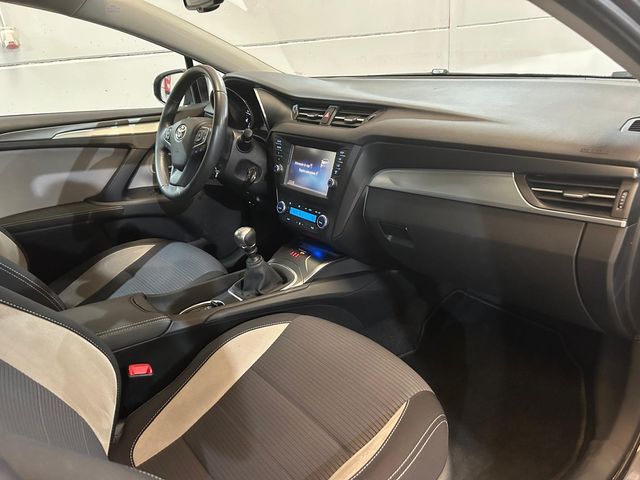 Toyota Avensis 2016